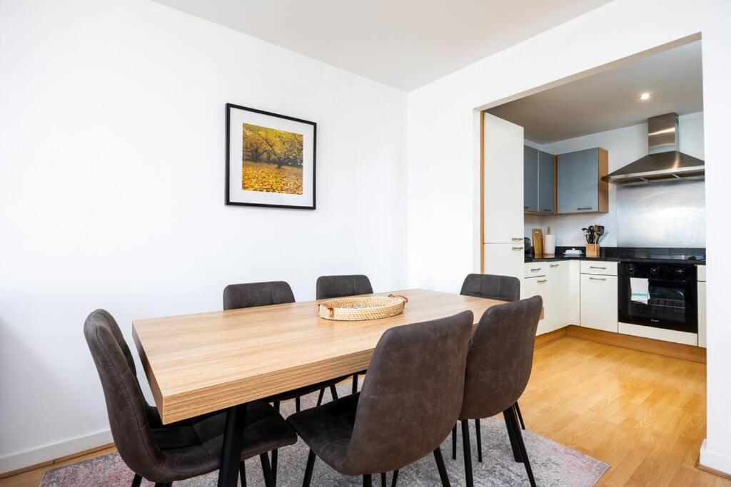 Lovely 2 Bedroom Apartment With Balcony ダブリン エクステリア 写真