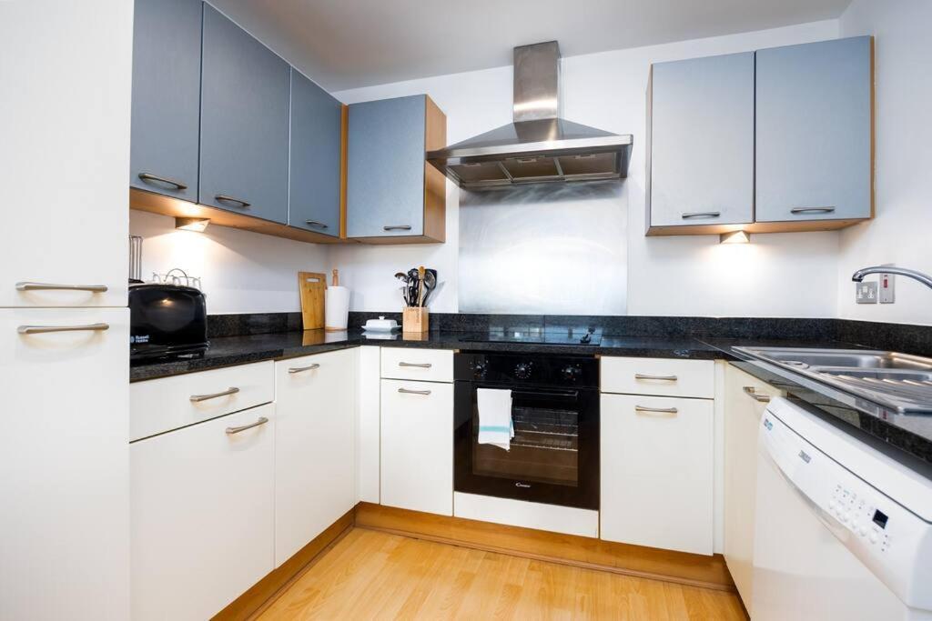 Lovely 2 Bedroom Apartment With Balcony ダブリン エクステリア 写真