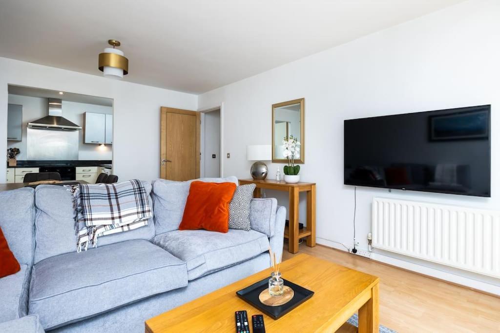 Lovely 2 Bedroom Apartment With Balcony ダブリン エクステリア 写真