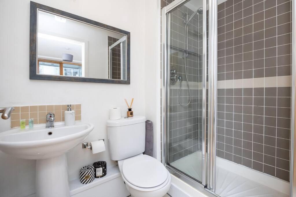 Lovely 2 Bedroom Apartment With Balcony ダブリン エクステリア 写真