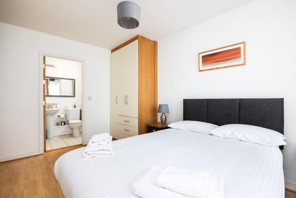 Lovely 2 Bedroom Apartment With Balcony ダブリン エクステリア 写真